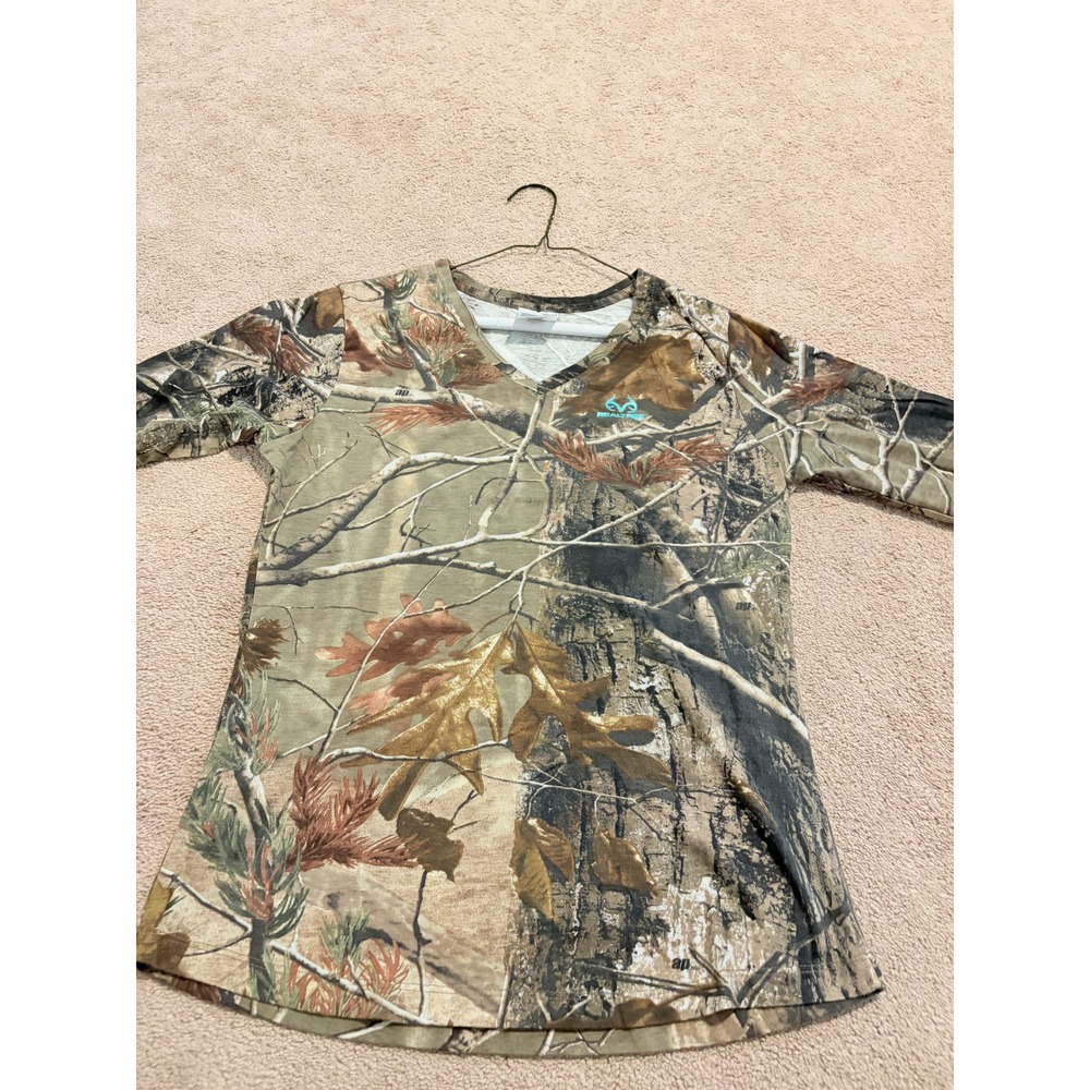 Realtree AP Camo V-Neck Long Sleeve Shirt Womens Medium TS1221 Camouflage Top